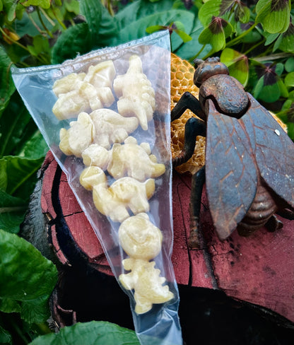 Bienenwachs- als Kosmetikrohstoff & Teelichter aus eigener Imkerei | 100 % Bienenwachs