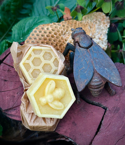 Bienenwachs- als Kosmetikrohstoff & Teelichter aus eigener Imkerei | 100 % Bienenwachs