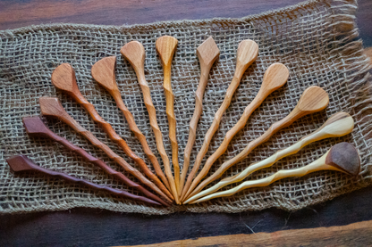 Kurze Haarnadeln / Tuchnadeln aus recyceltem Holz