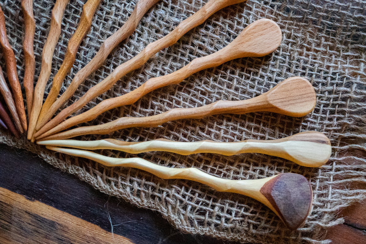 Kurze Haarnadeln / Tuchnadeln aus recyceltem Holz