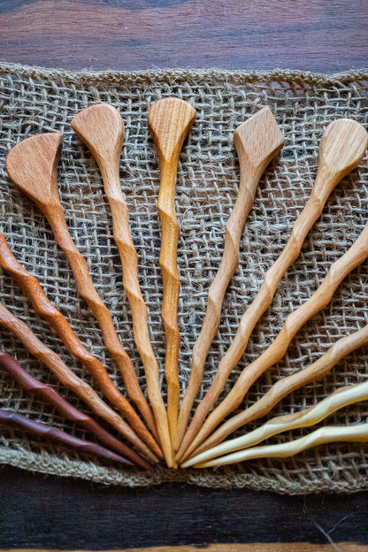 Kurze Haarnadeln / Tuchnadeln aus recyceltem Holz