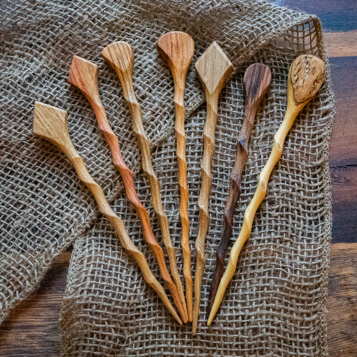 Lange Haarnadeln aus recyceltem Holz – Perfekter Halt für jedes Haar