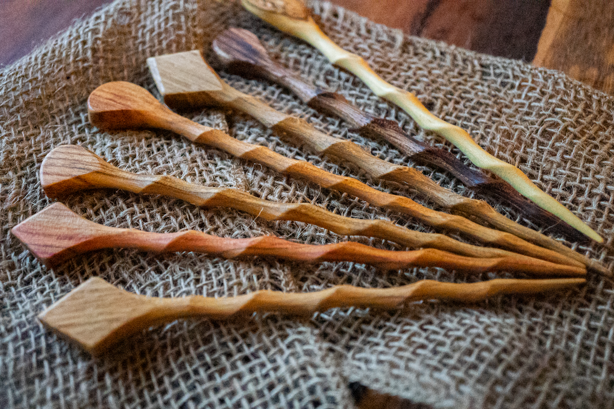 Lange Haarnadeln aus recyceltem Holz – Perfekter Halt für jedes Haar