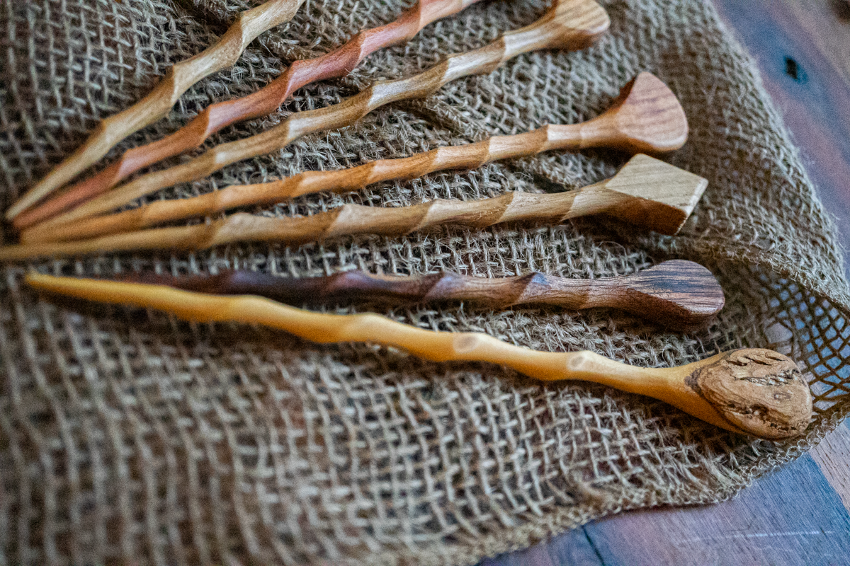 Lange Haarnadeln aus recyceltem Holz – Perfekter Halt für jedes Haar