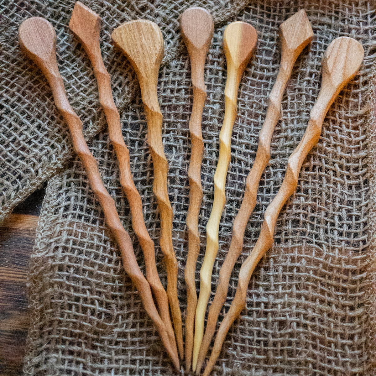 Lange Haarnadeln aus recyceltem Holz – Perfekter Halt für jedes Haar