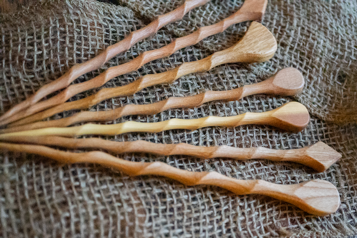 Lange Haarnadeln aus recyceltem Holz – Perfekter Halt für jedes Haar