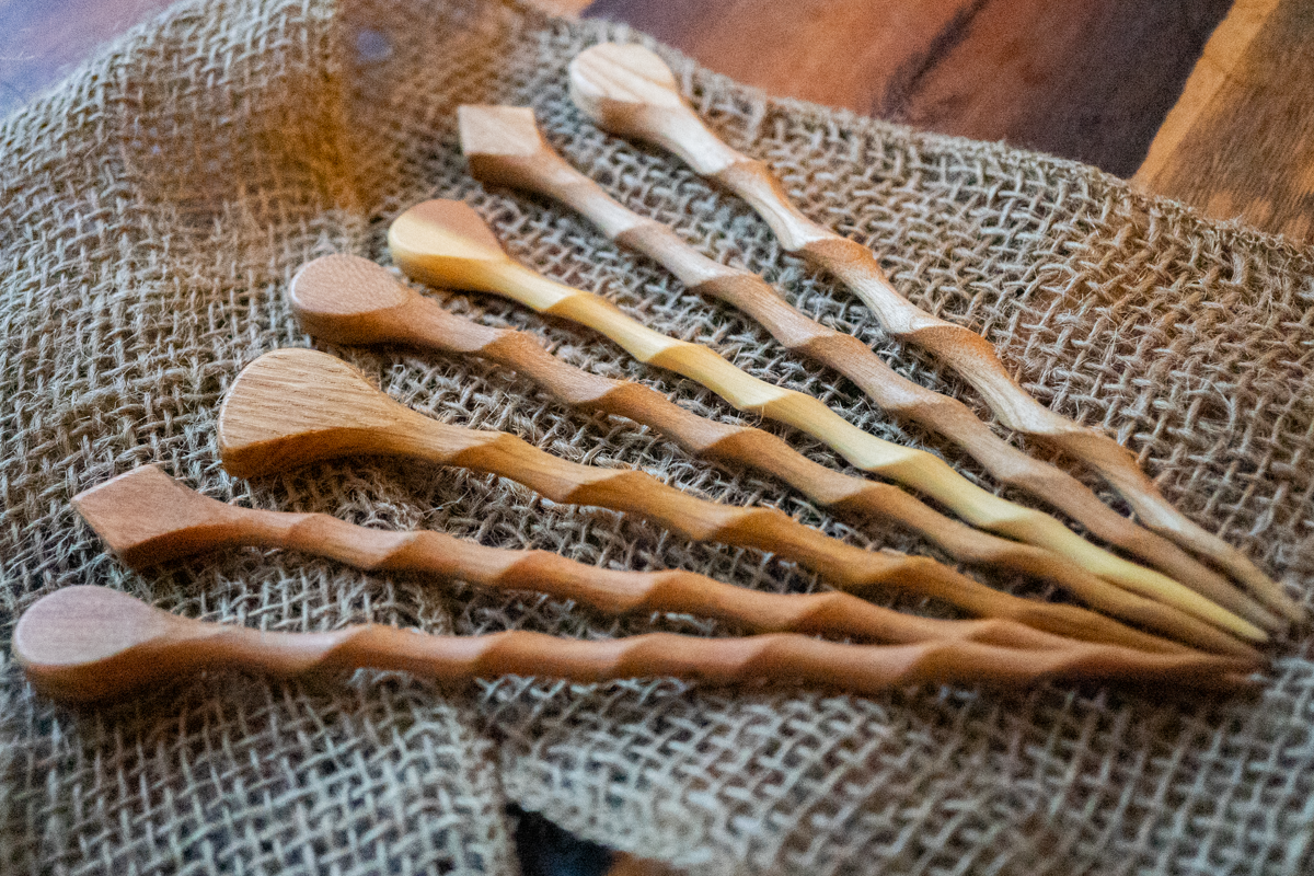 Lange Haarnadeln aus recyceltem Holz – Perfekter Halt für jedes Haar