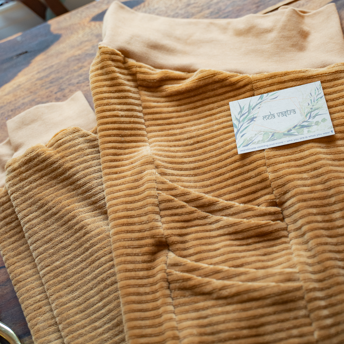 Gr. 36 - Feincord-Leggings – handgenäht, bequem & praktisch