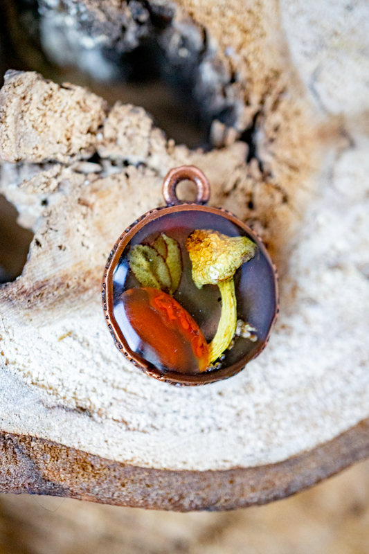 Kleines Naturamulett – Pilz & Kupferstein