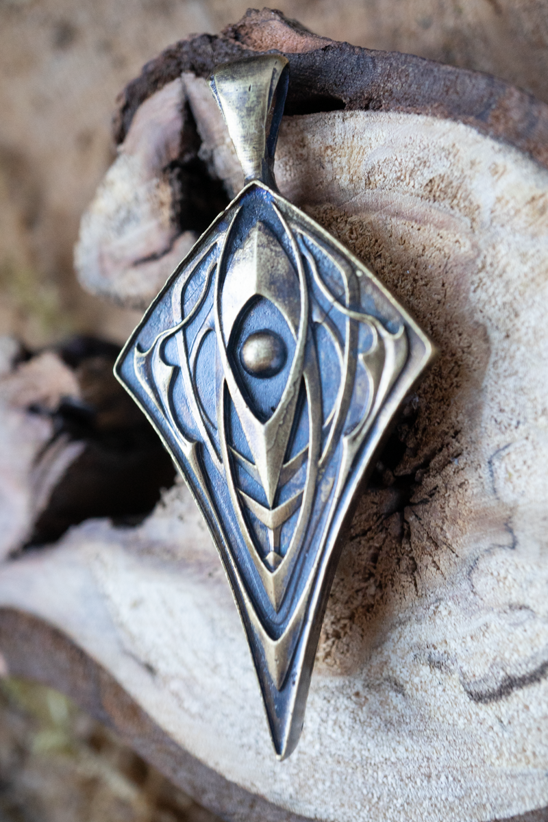 Elfisches Naturamulett – Schwefelköpfe & Mond in Resin