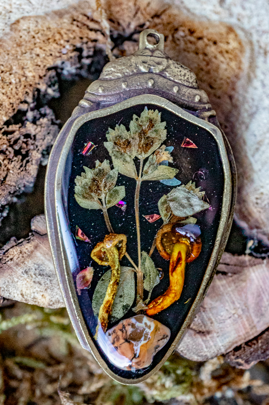 Nachtkäfer - Pilzanhänger im Steampunk-stil