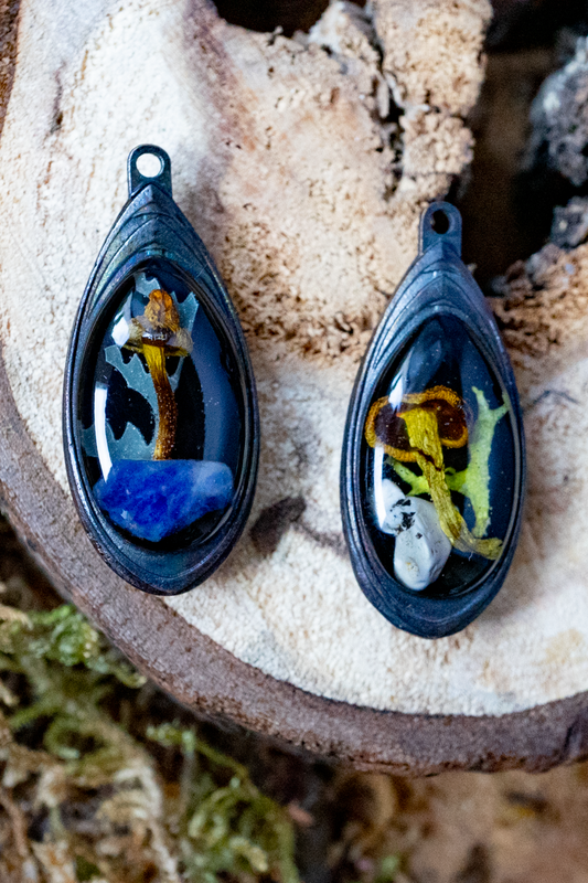 Kleinste Waldartefakte – Anthrazit in elbischer Form