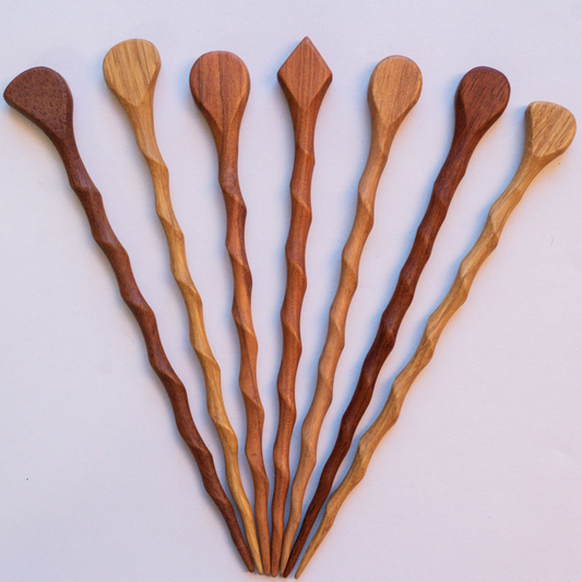 Lange Haarnadeln aus recyceltem Holz – Perfekter Halt für jedes Haar