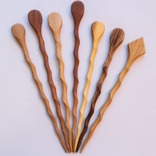 Lange Haarnadeln aus recyceltem Holz – Perfekter Halt für jedes Haar