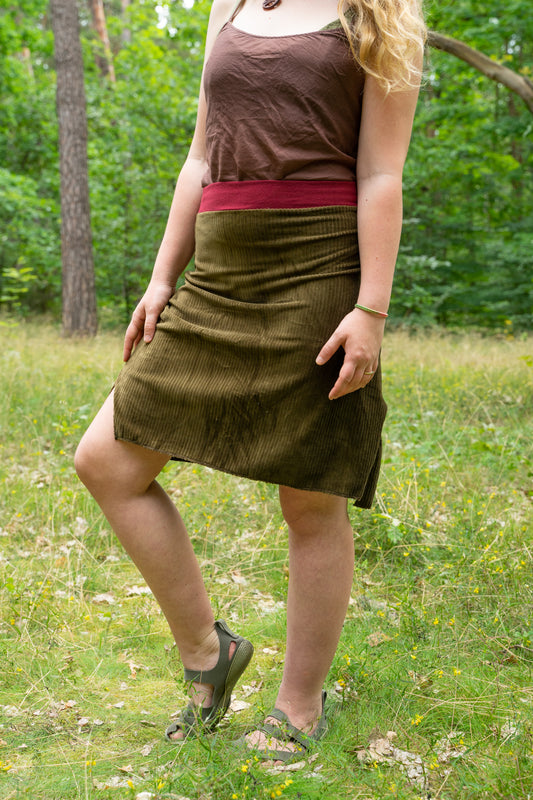 Size 34-38 corduroy skirt