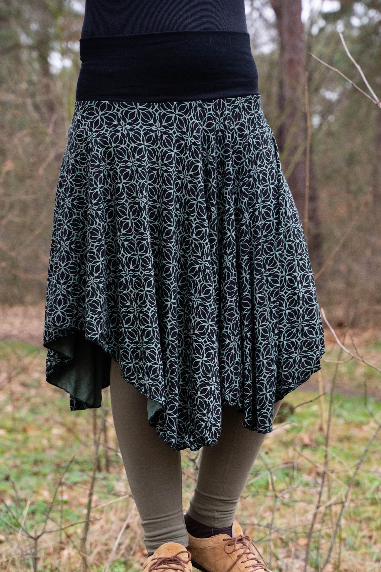 Size 36-42 pointed skirt with flower of life pattern