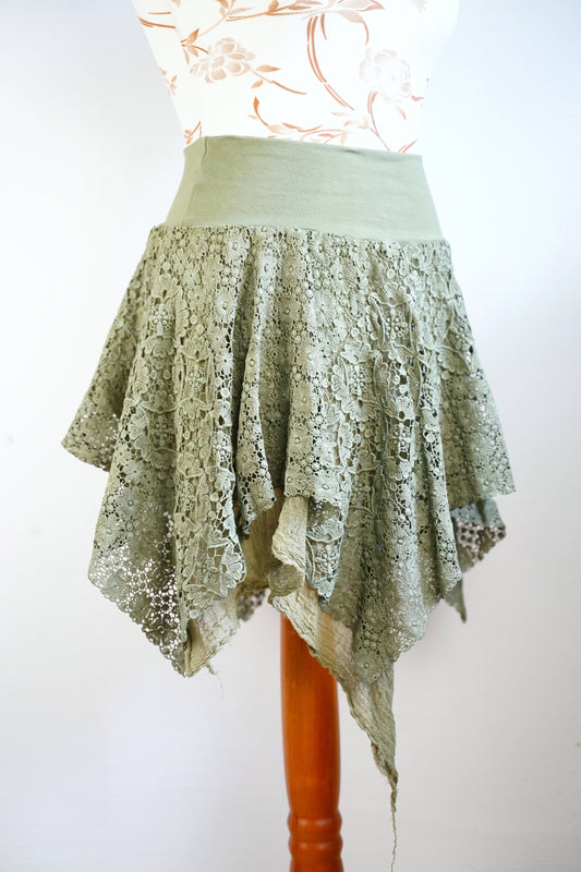 Unsize - Pointed skirt made of Plauen lace