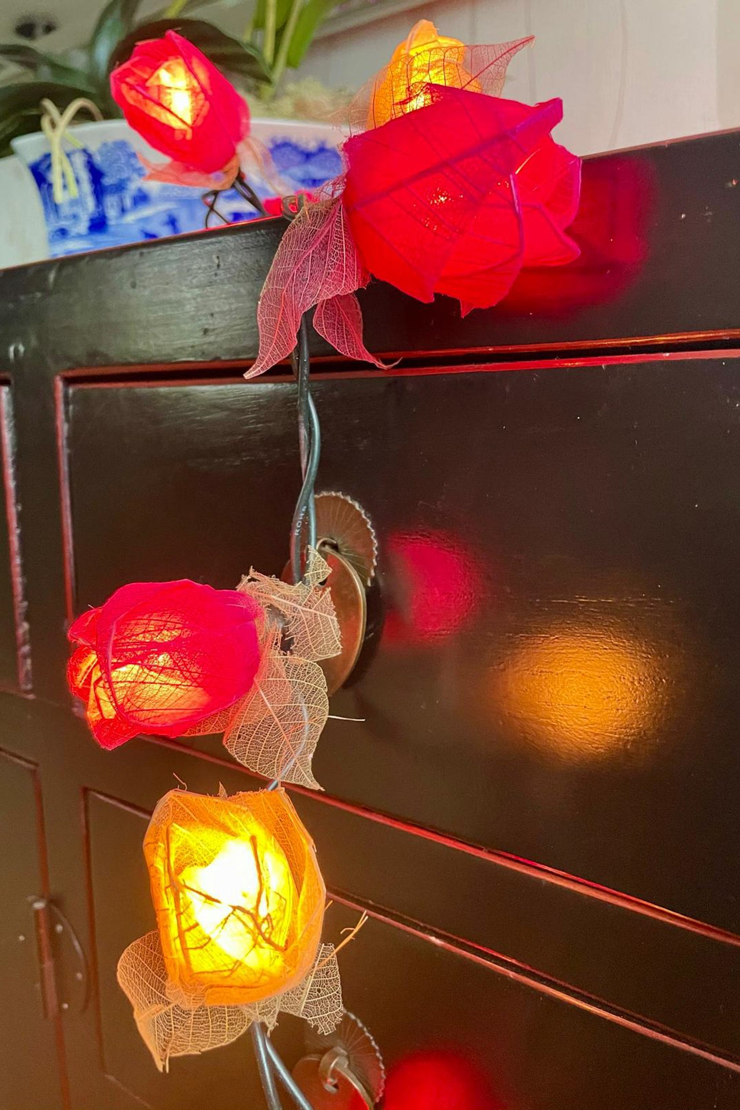 Rosen - Lichterkette aus echten Blättern